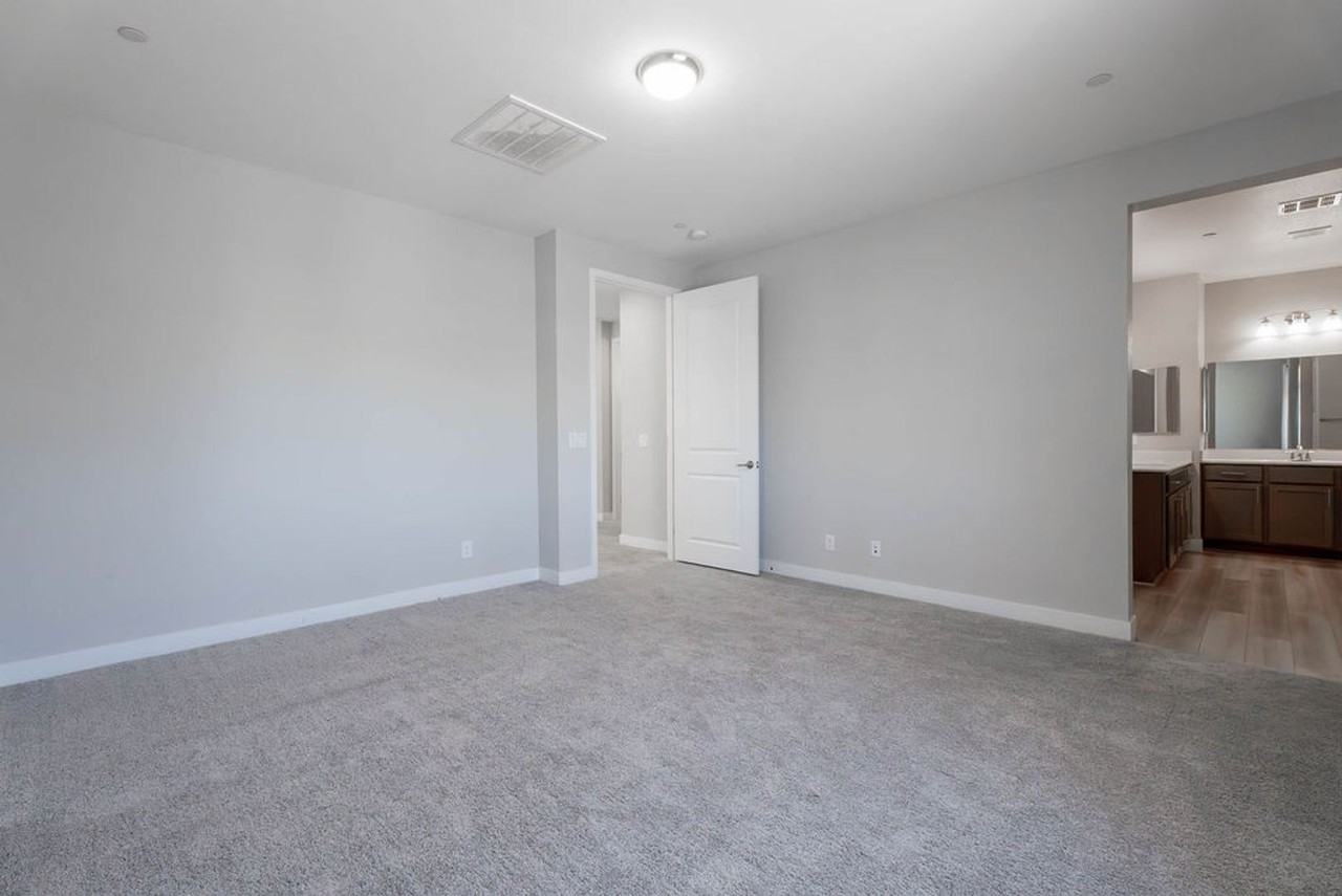 10620 Carnes Ave - Photo 3 of 47