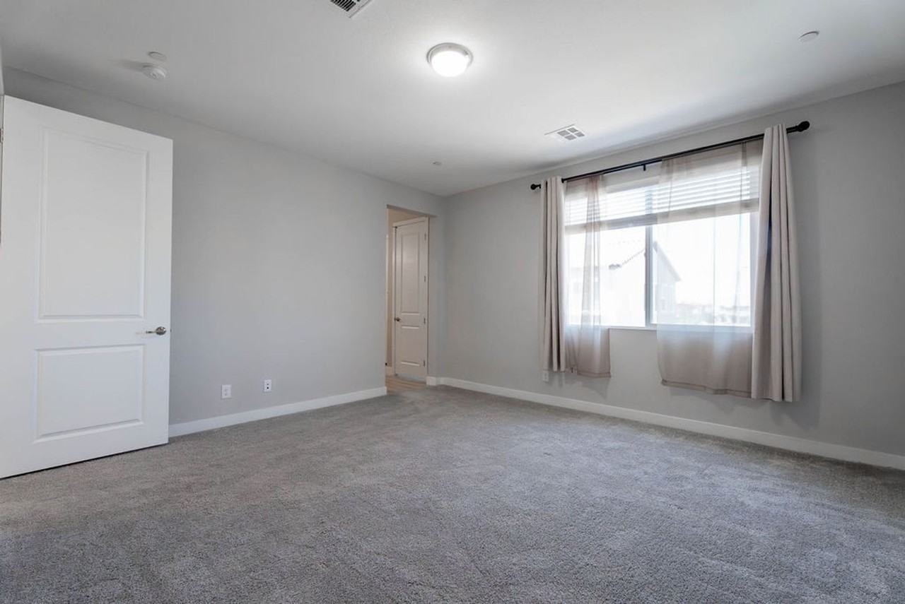 10620 Carnes Ave - Photo 4 of 47