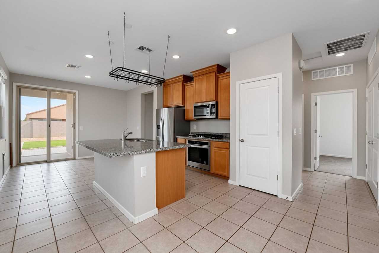 3629 E Archer Dr - Photo 6 of 37