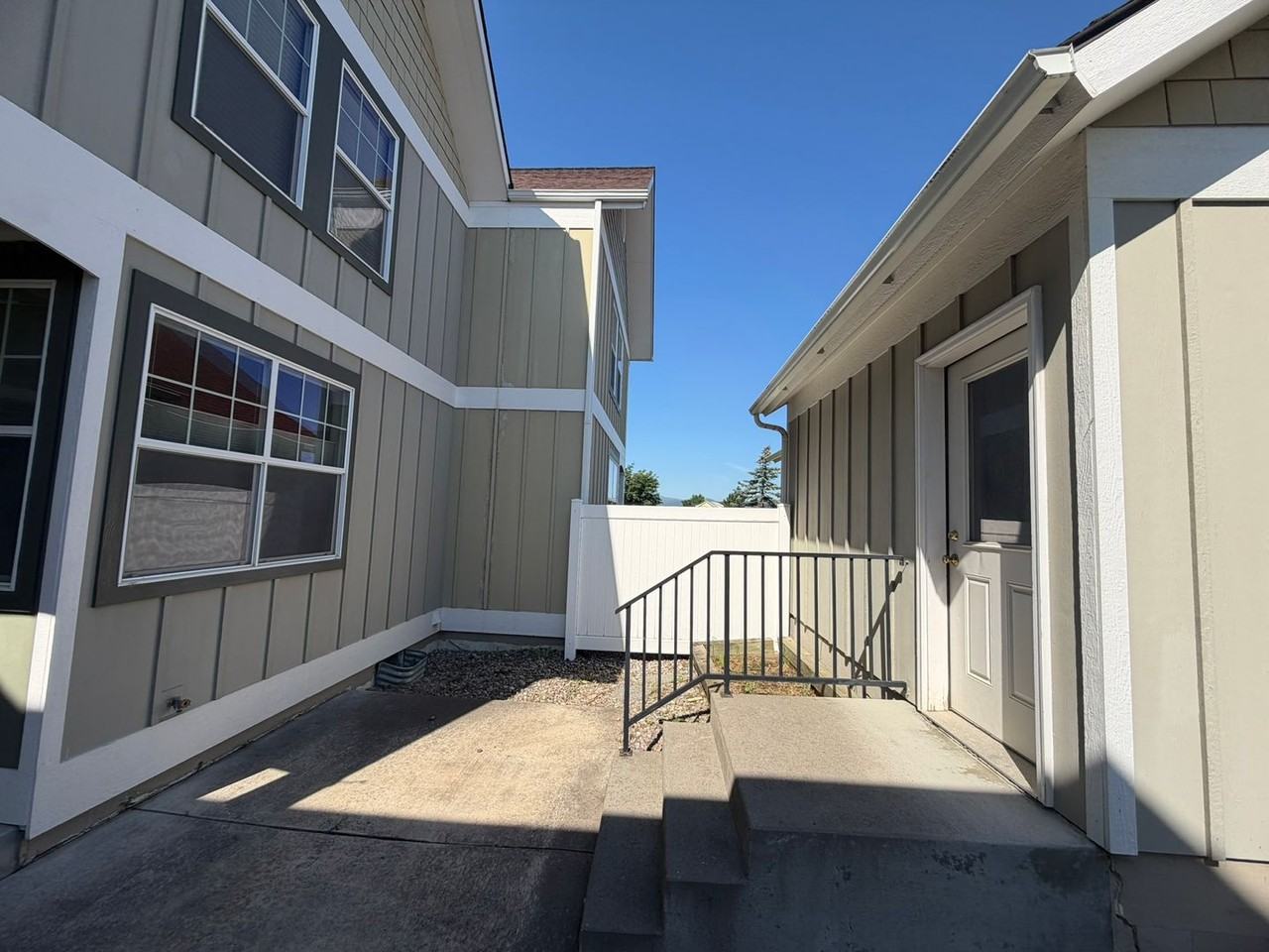 1222 8th St W - Photo 2 of 32