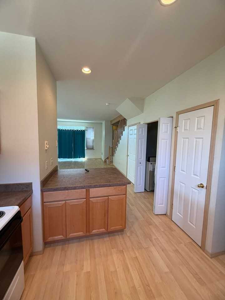 1222 8th St W - Photo 5 of 32