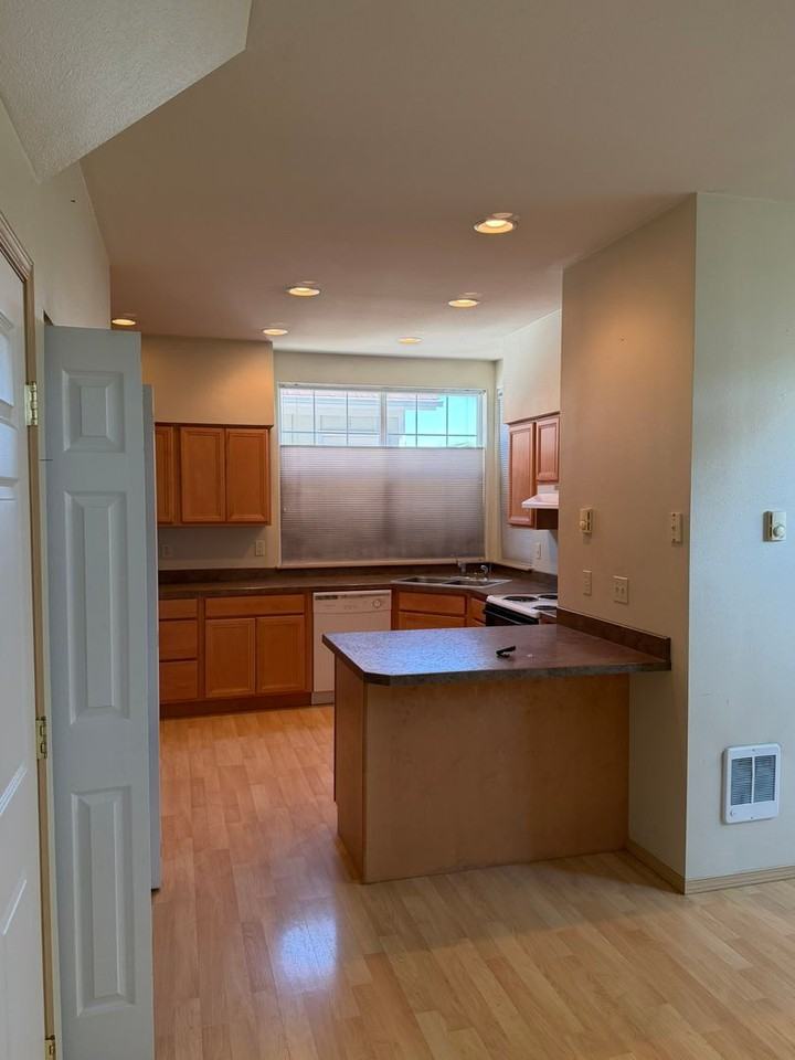 1222 8th St W - Photo 7 of 32