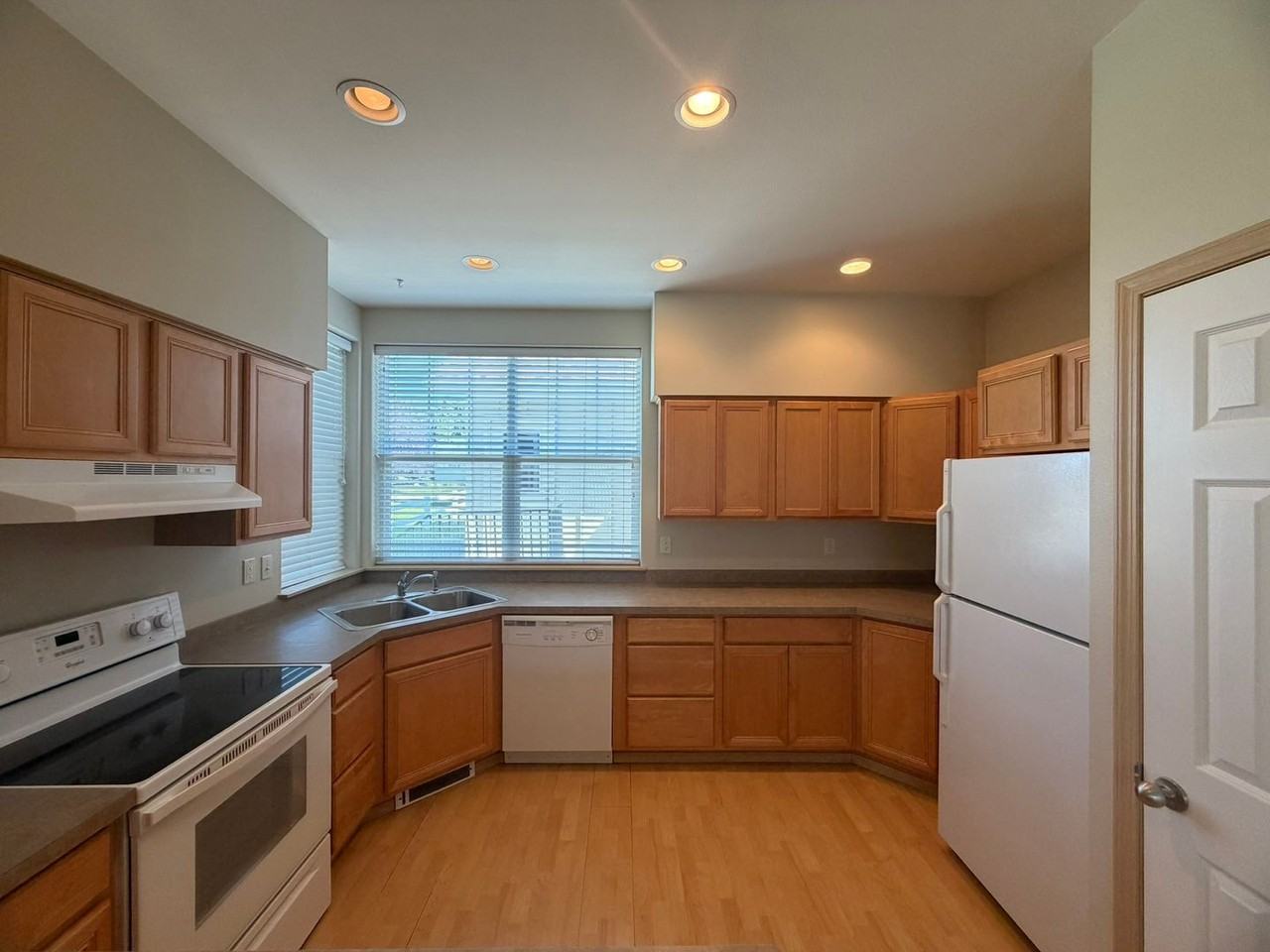1224 8th St W - Photo 7 of 38