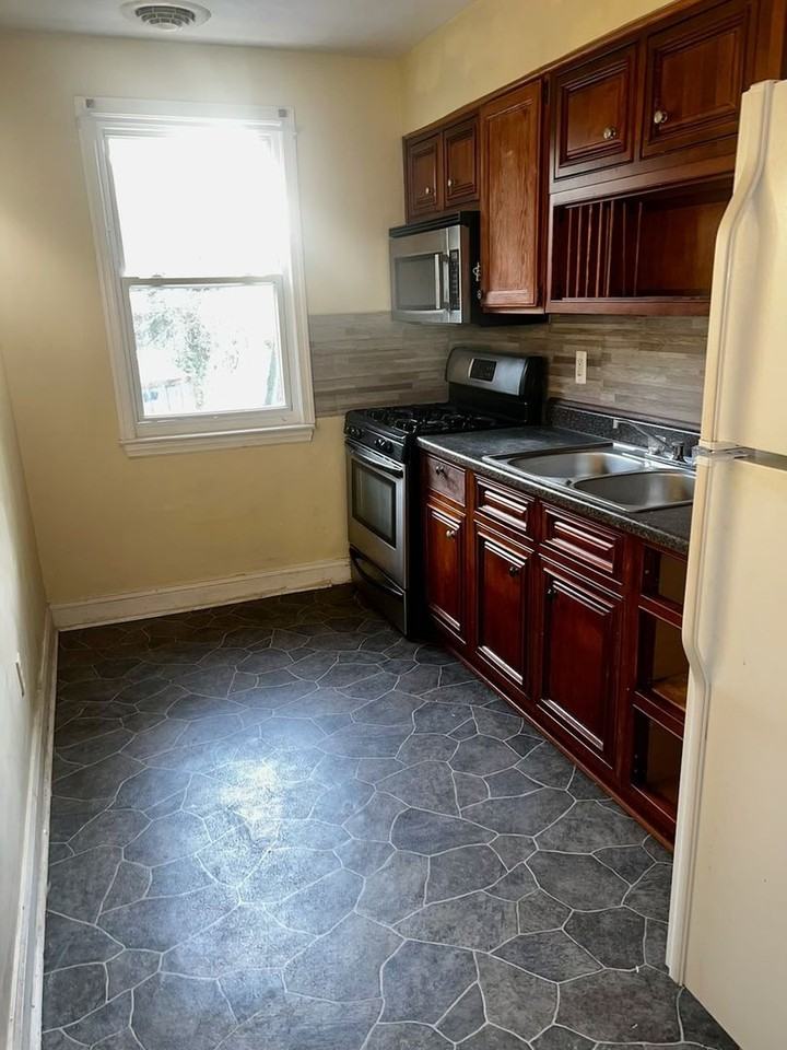 5720 Simmonds Ave - Photo 2 of 23