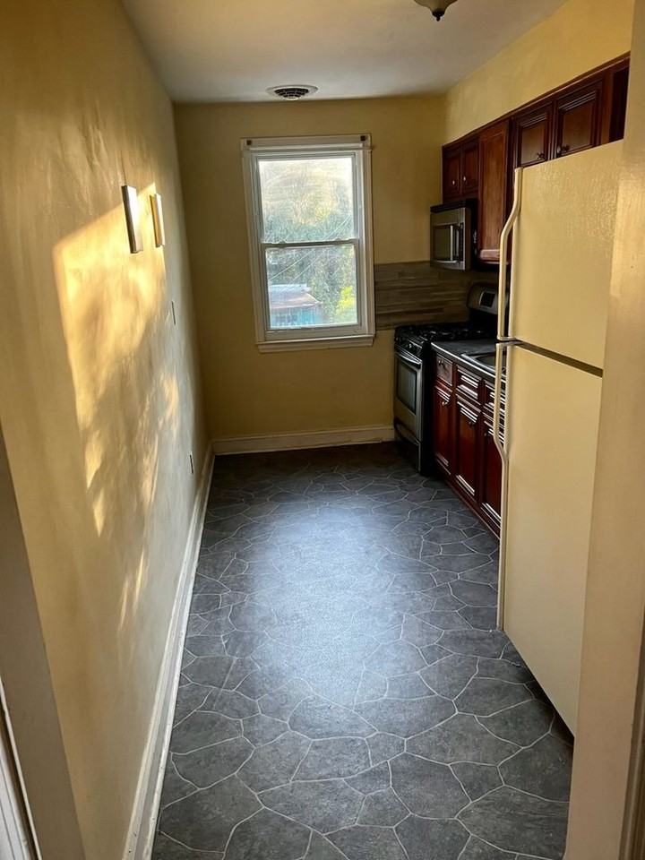 5720 Simmonds Ave - Photo 4 of 23