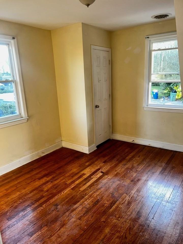 5720 Simmonds Ave - Photo 5 of 23