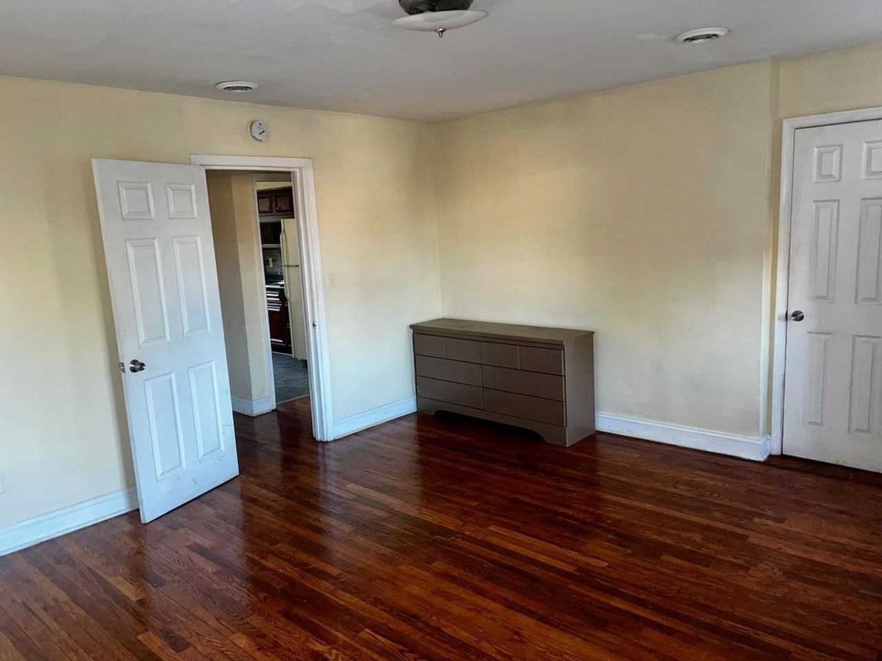 5720 Simmonds Ave - Photo 6 of 23
