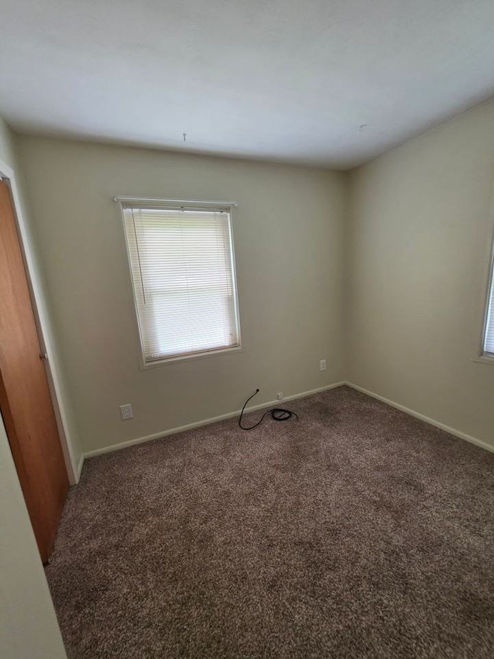 8453 N Shirlane St - Photo 6 of 11