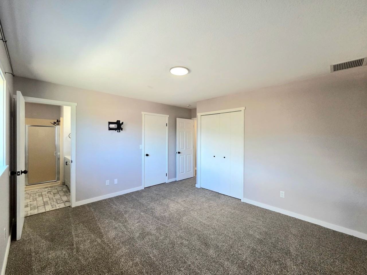 1807 5th St - Photo 4 of 35