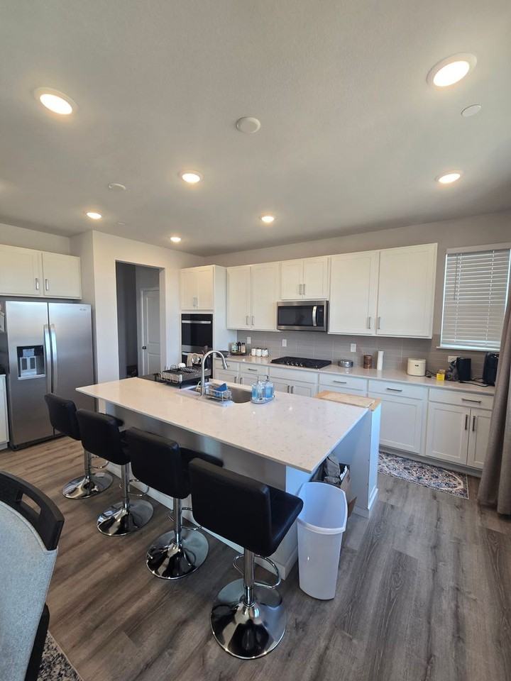 1431 Loraine Cir N - Photo 2 of 20
