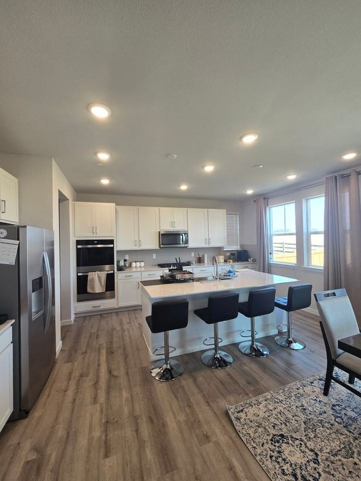 1431 Loraine Cir N - Photo 3 of 20