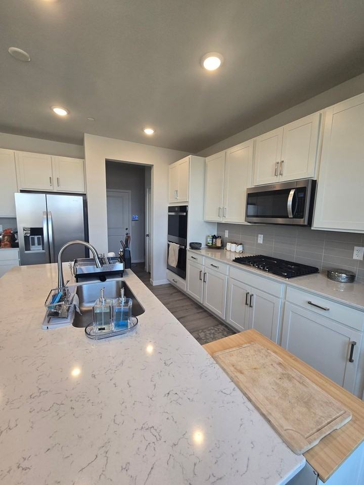 1431 Loraine Cir N - Photo 5 of 20