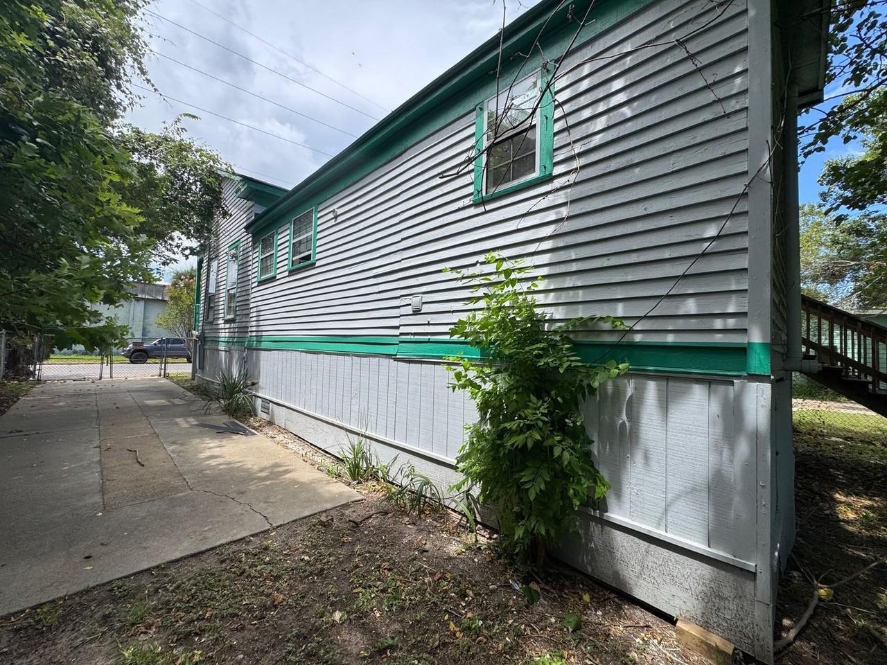 3621 Winnie St - Photo 4 of 14