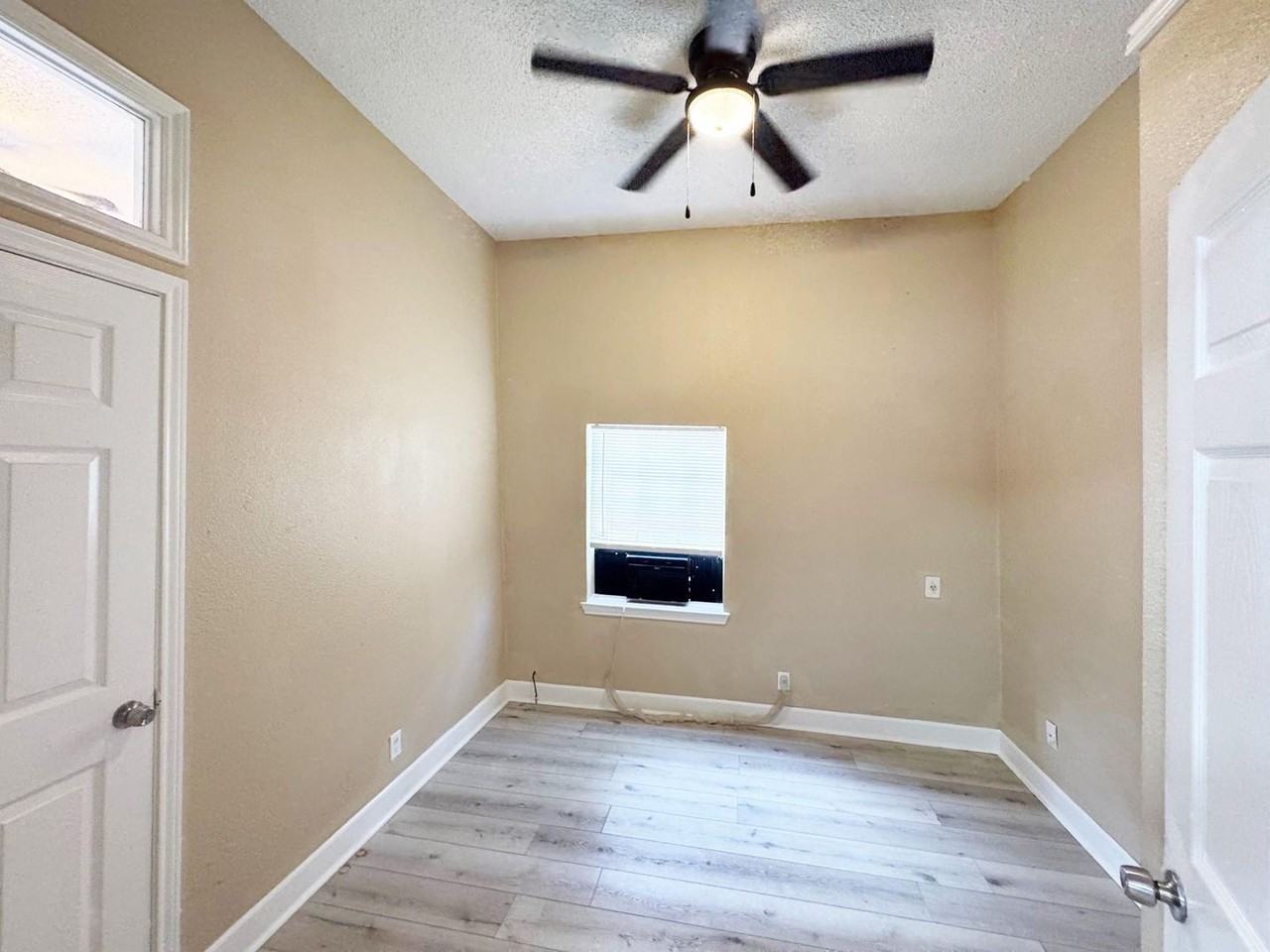 3621 Winnie St - Photo 7 of 14