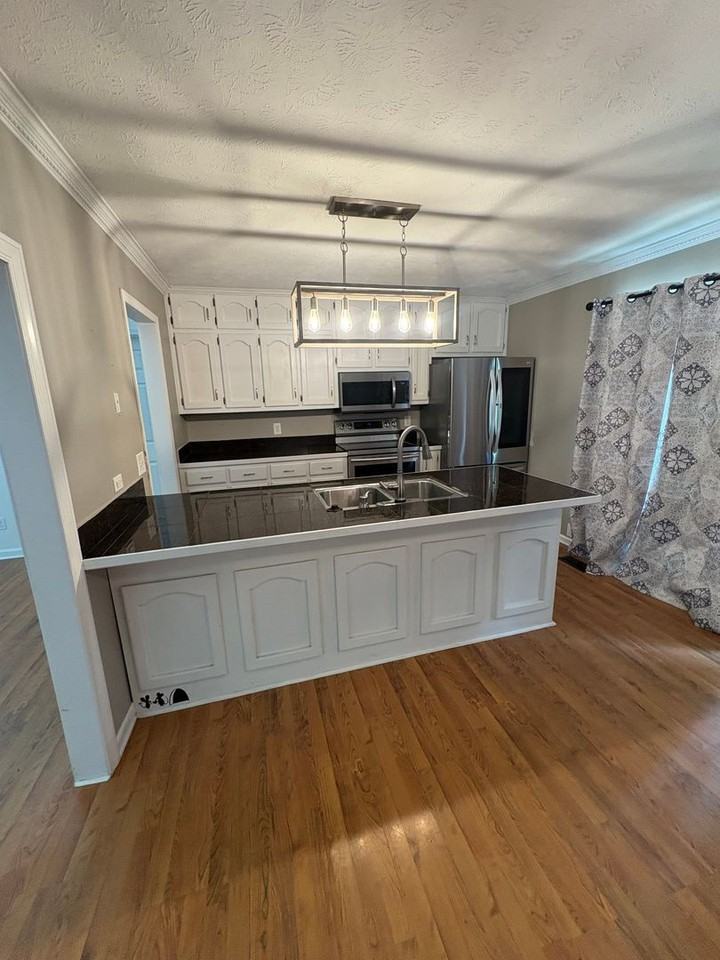 7083 Parkarms Ct - Photo 2 of 12