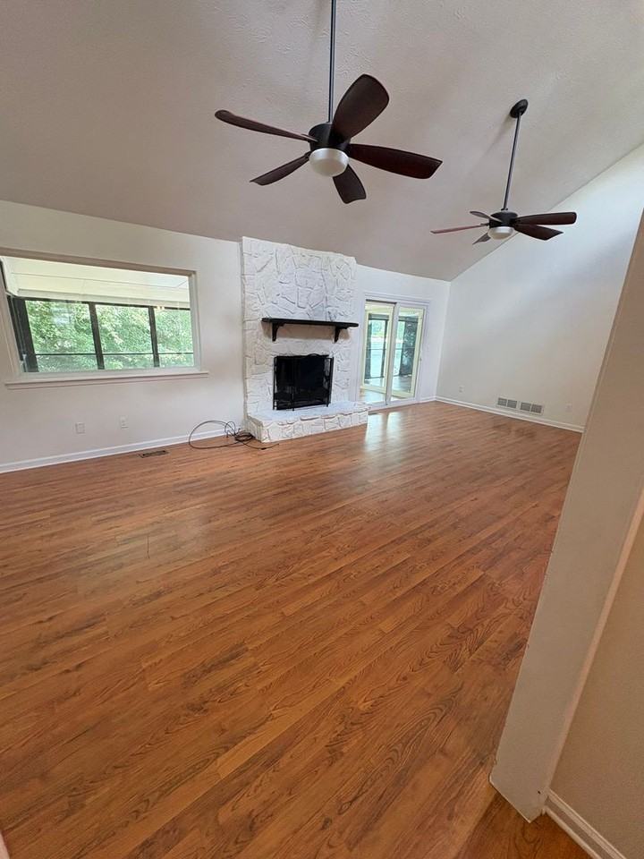 7083 Parkarms Ct - Photo 3 of 12
