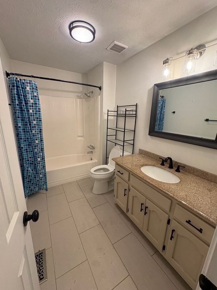 7083 Parkarms Ct - Photo 7 of 12