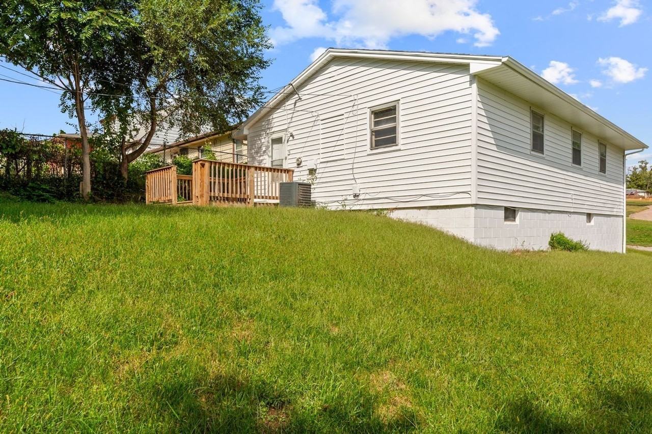 4655 Curtis Ave - Photo 3 of 22