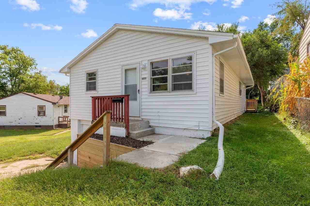 4655 Curtis Ave - Photo 2 of 22