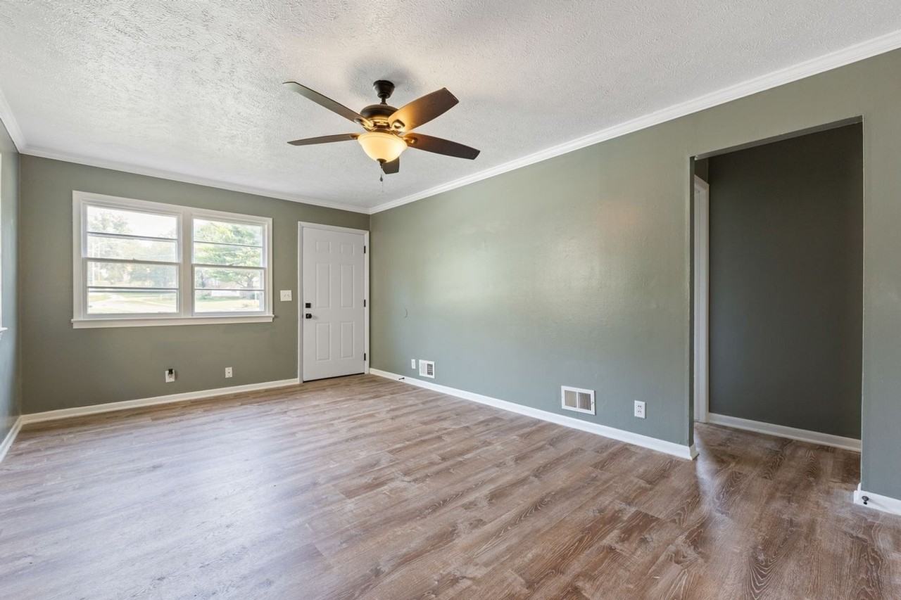 4655 Curtis Ave - Photo 5 of 22