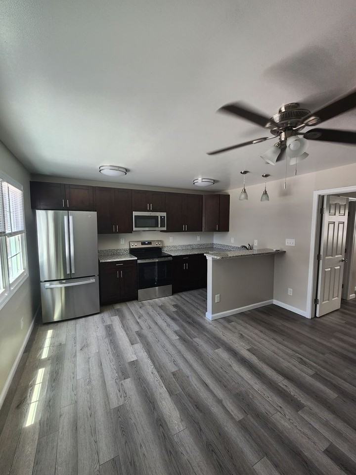 9612 18th Bay St - Photo 4 of 23