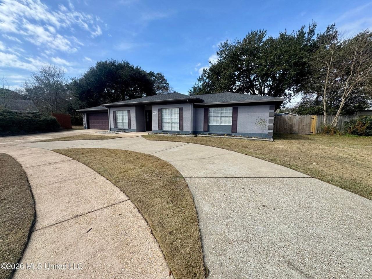1315 Sussex Dr - Photo 2 of 22