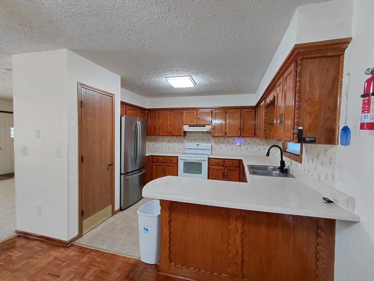 109 Vaughan Ave - Photo 5 of 24