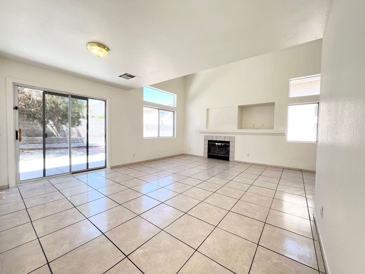 8284 W Rochelle Ave - Photo 2 of 28