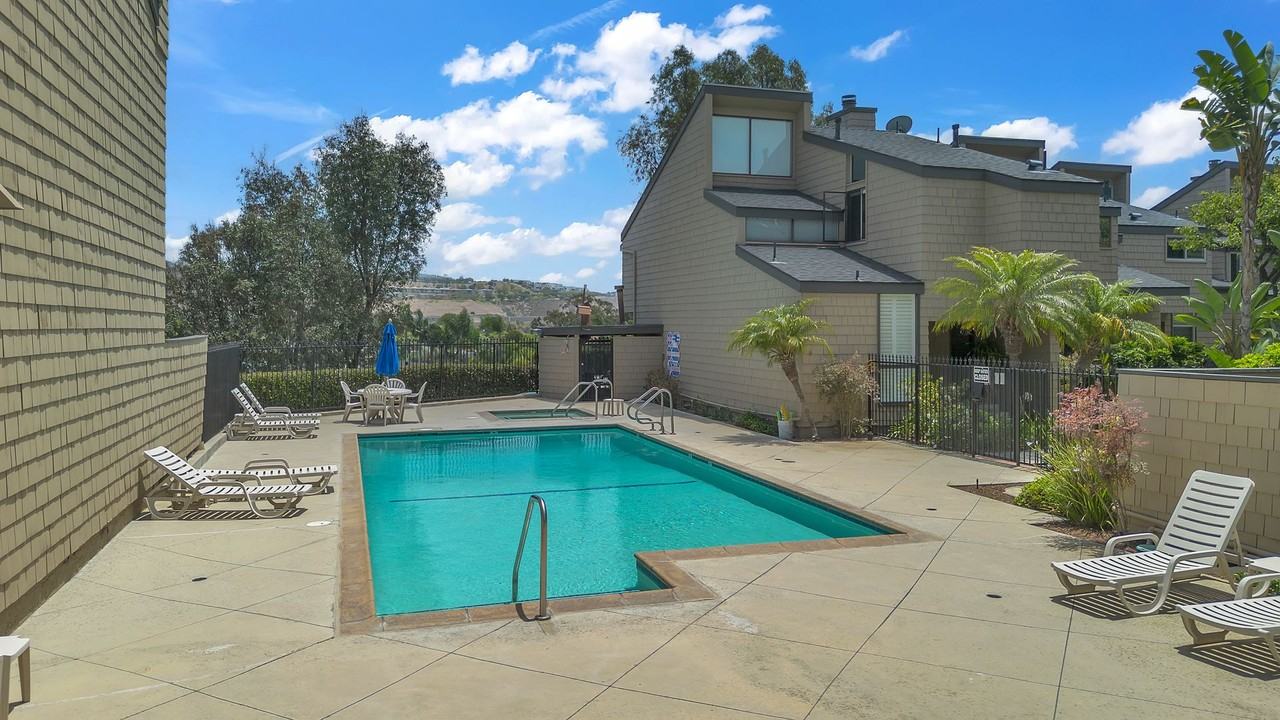 33492 Valley View Ct - Photo 3 of 30