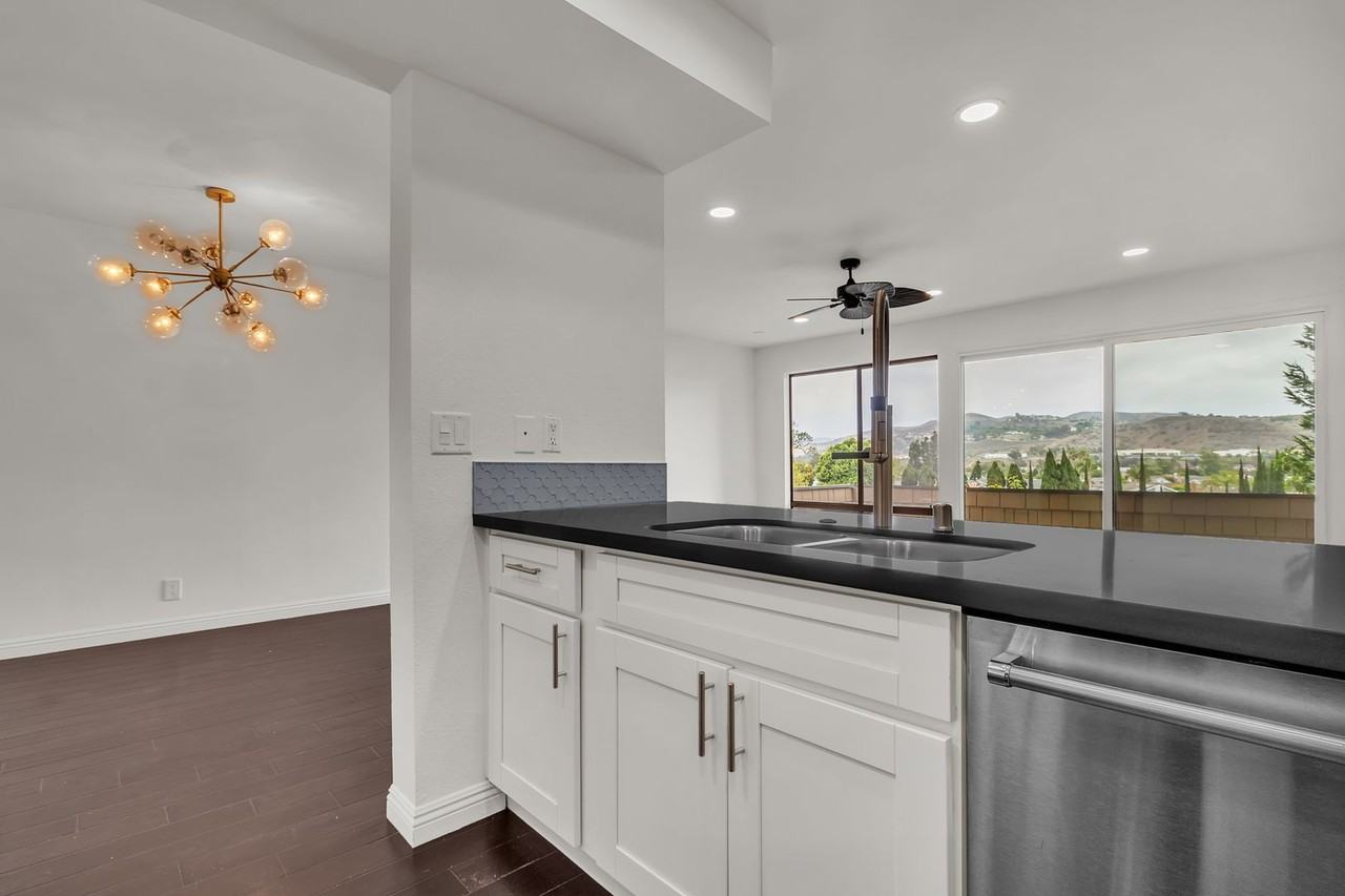 33492 Valley View Ct - Photo 6 of 30