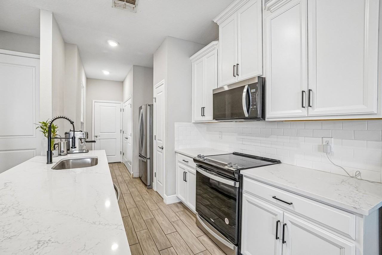 5282 Neil Dr - Photo 7 of 49