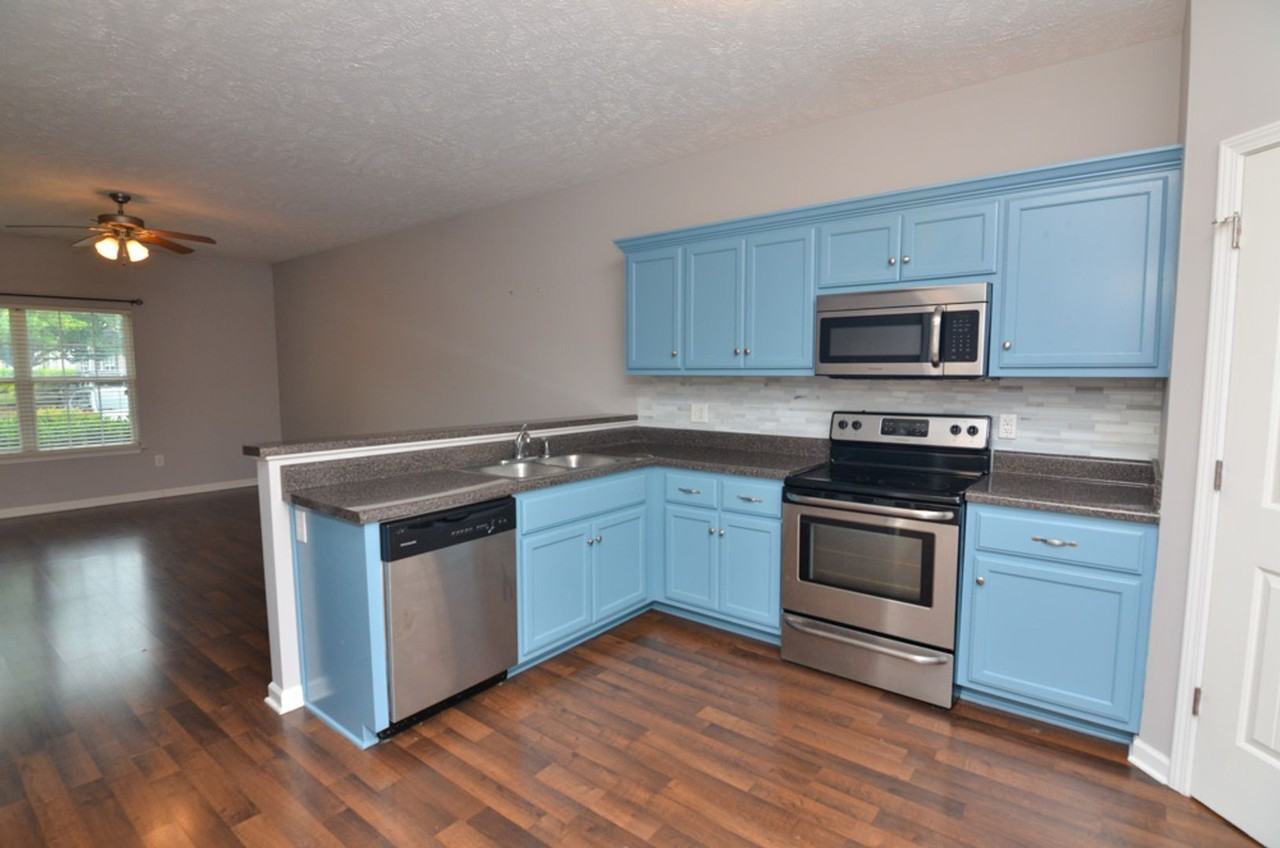 2455 New Holland Cir - Photo 3 of 15