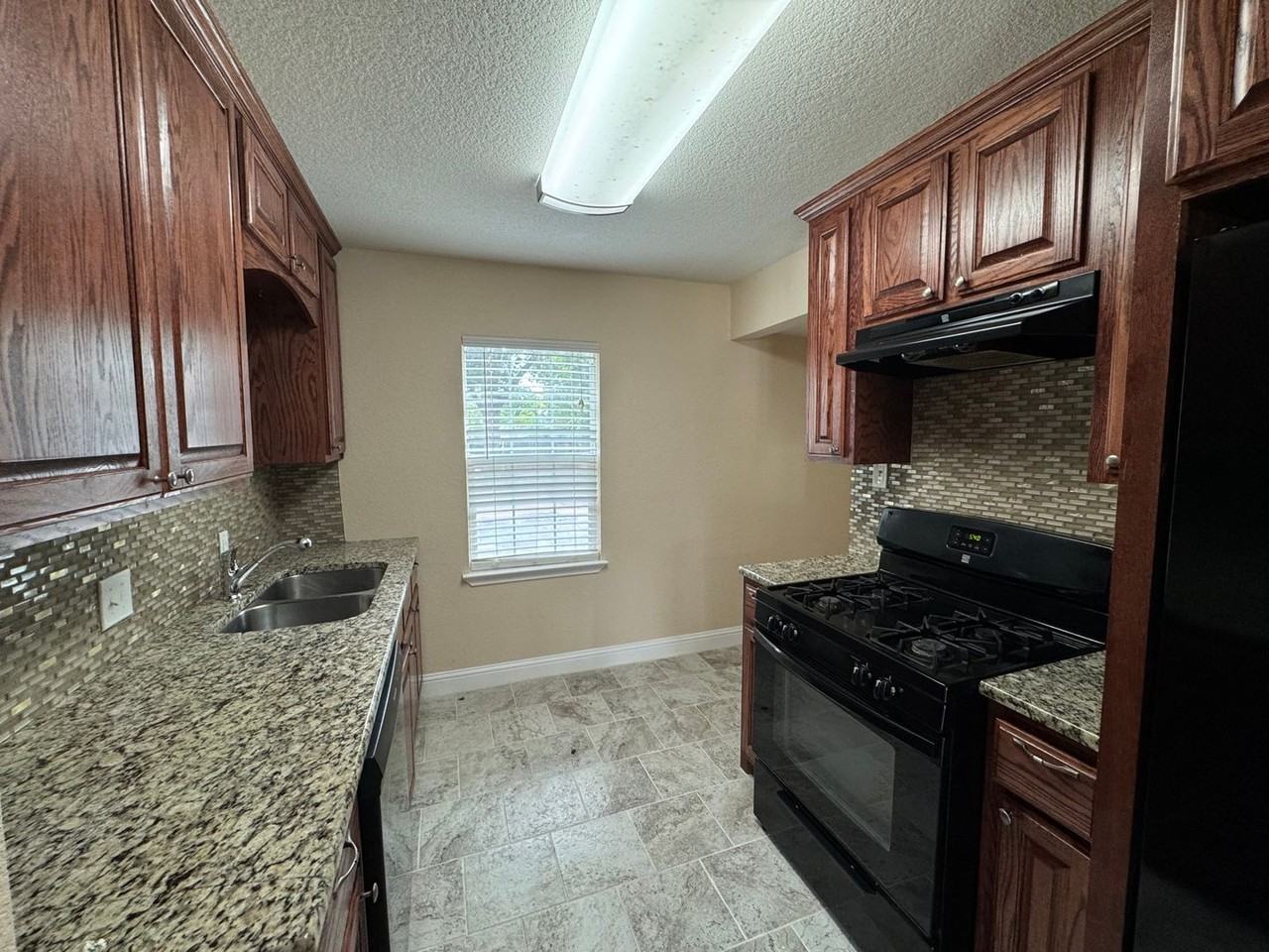 2729 Proctor Ave - Photo 4 of 10