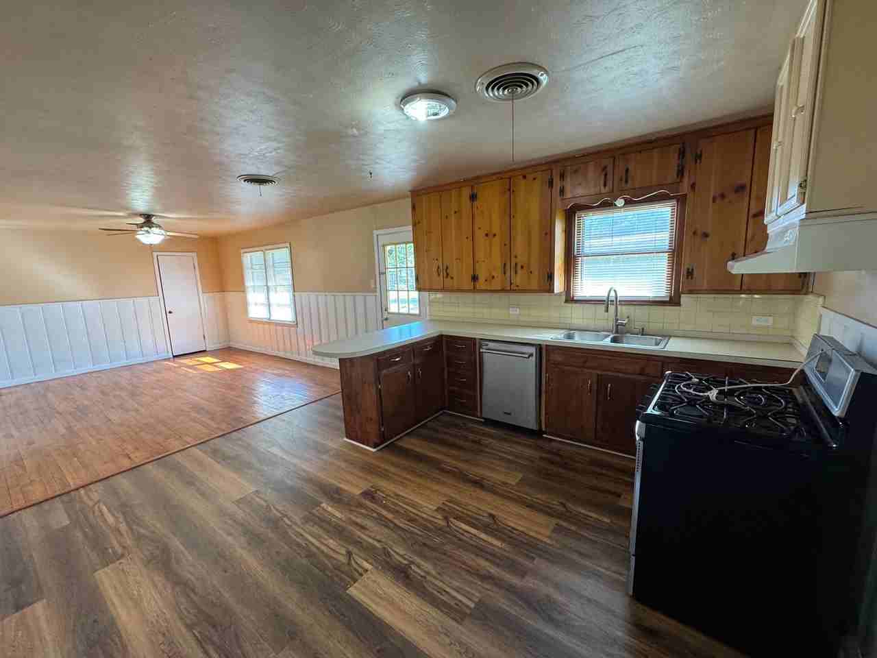 1005 N Willard Dr - Photo 5 of 10