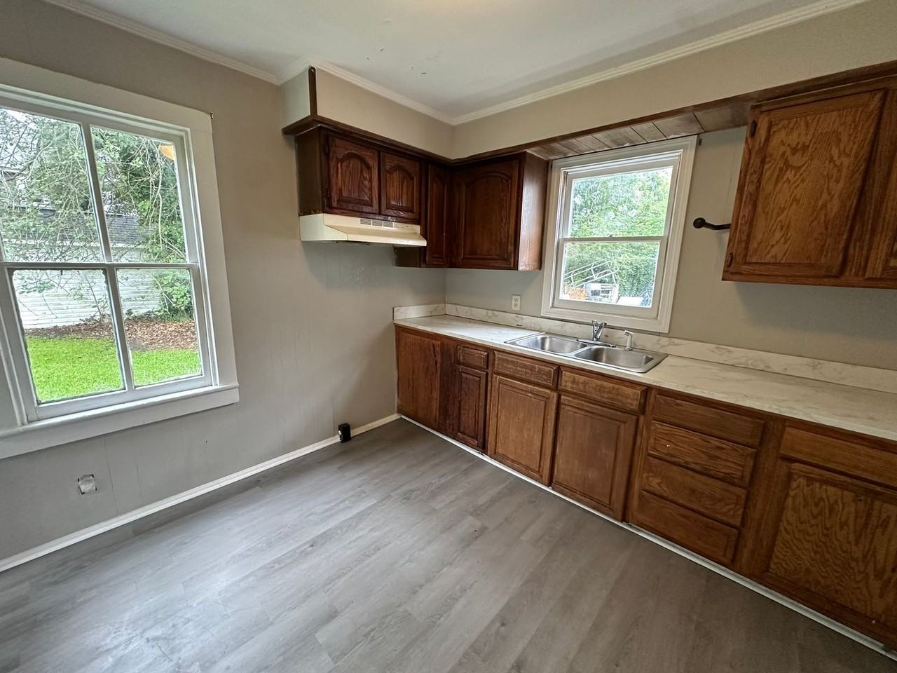 201 W Cypress St - Photo 5 of 15