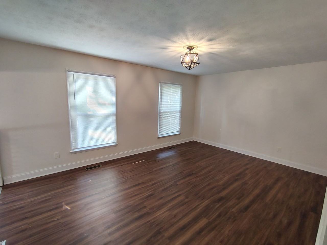 515 Farmview Dr - Photo 2 of 15