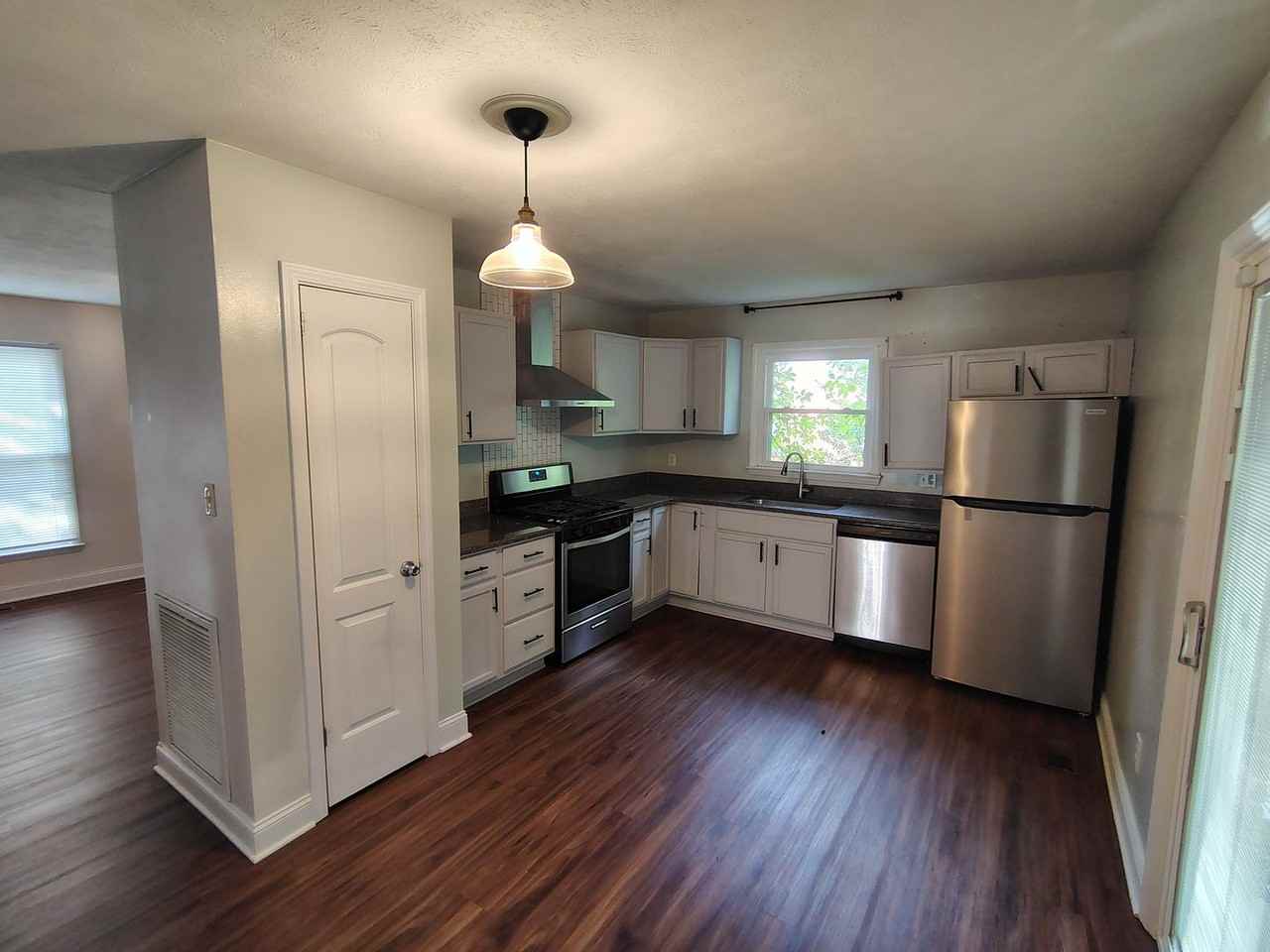 515 Farmview Dr - Photo 3 of 15