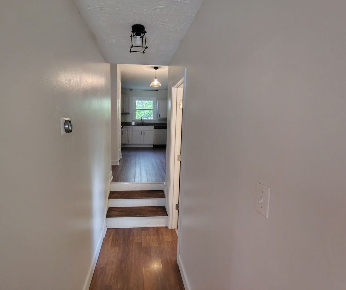 515 Farmview Dr - Photo 5 of 15