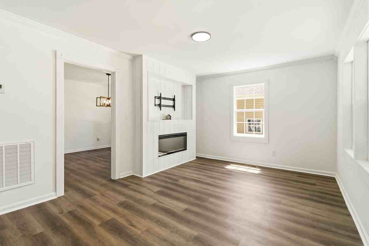 707 Blair St - Photo 5 of 33