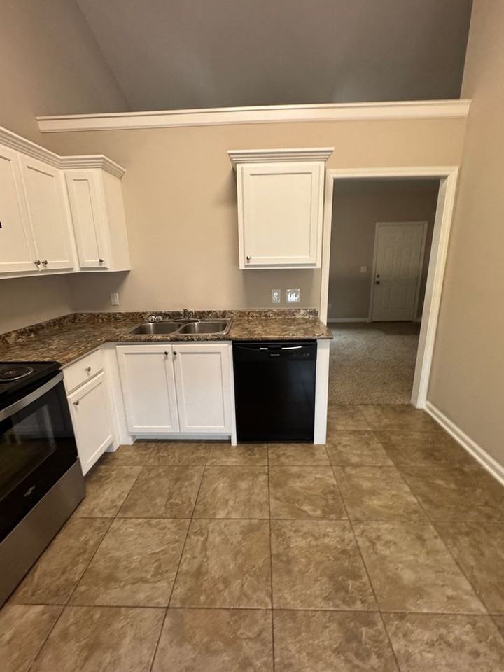 1503 Gambill Wood Dr - Photo 7 of 26