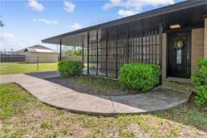 featured image of 126 W Lee St