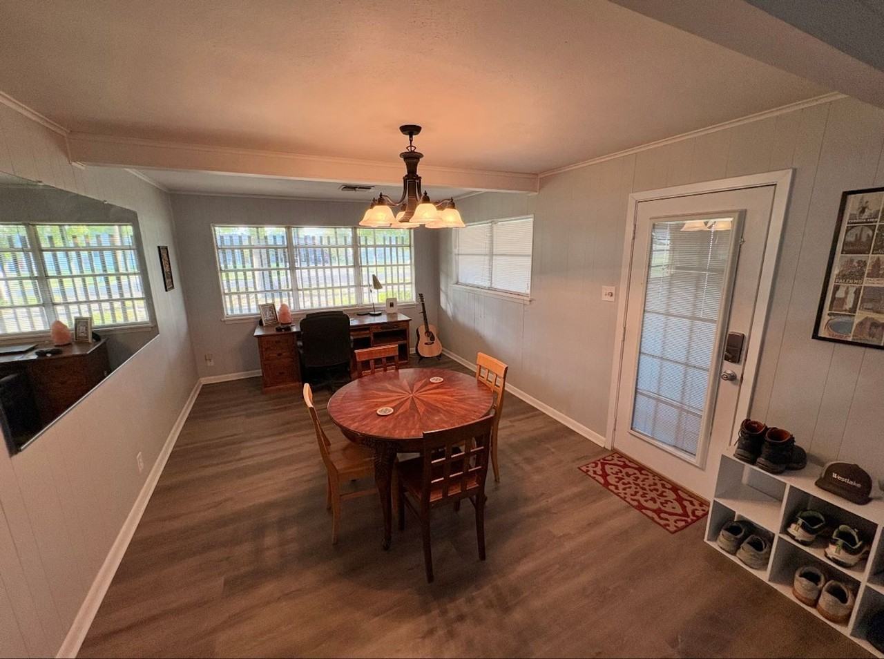 126 W Lee St - Photo 4 of 7