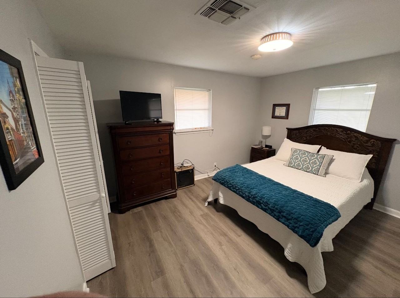 126 W Lee St - Photo 5 of 7