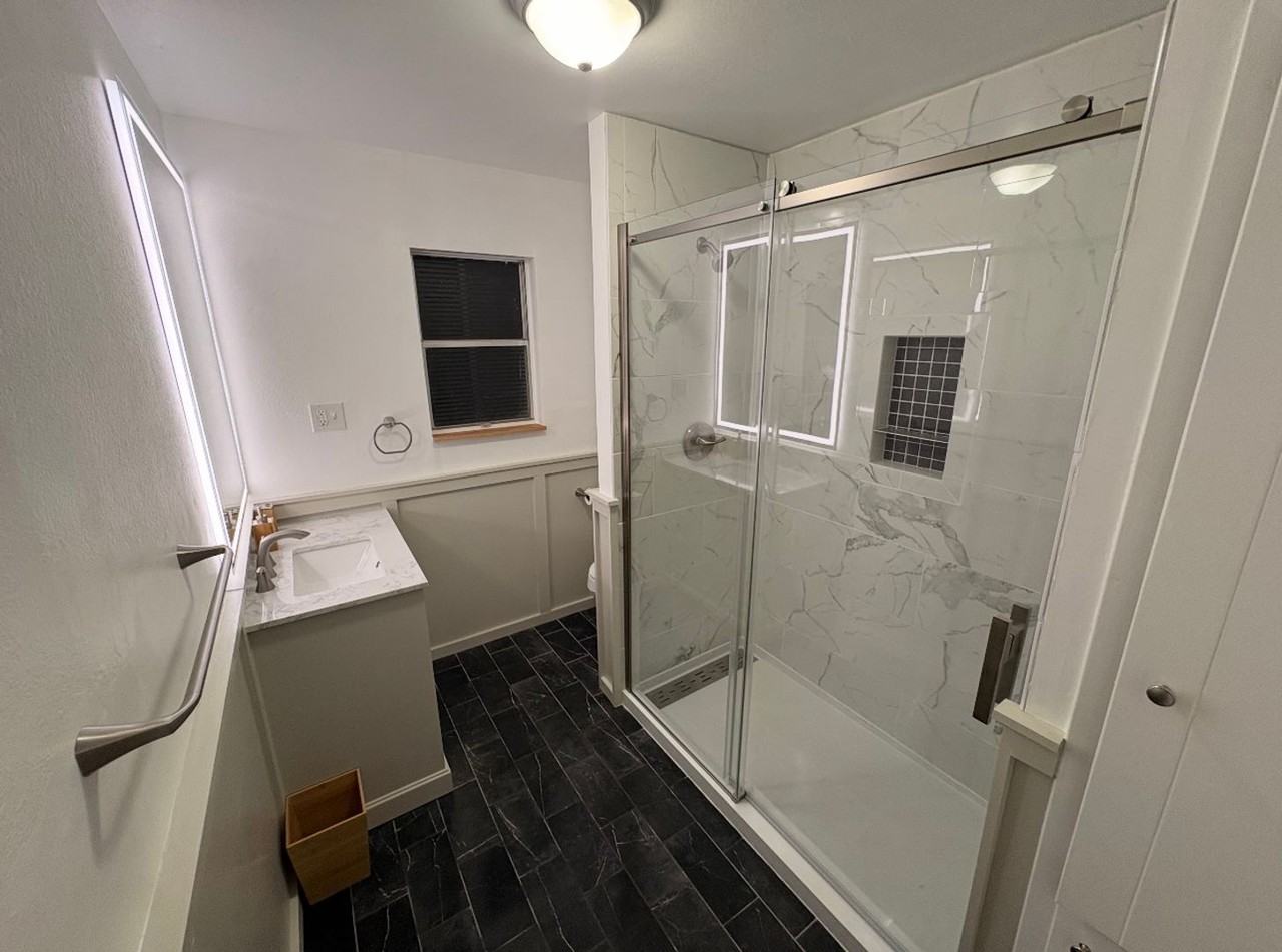 126 W Lee St - Photo 6 of 7