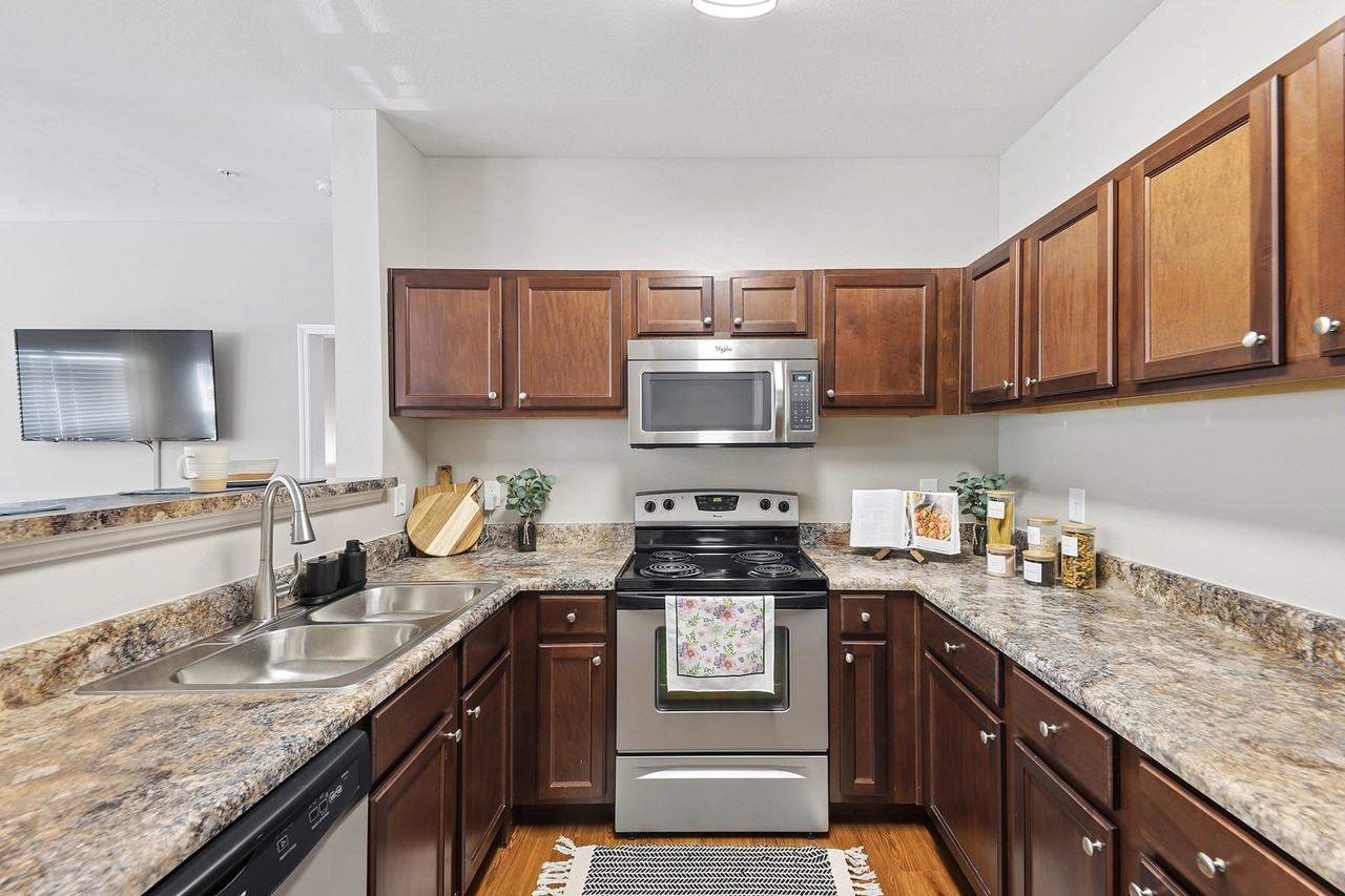 Vintage Retreat Apartments - Photo 3 of 32