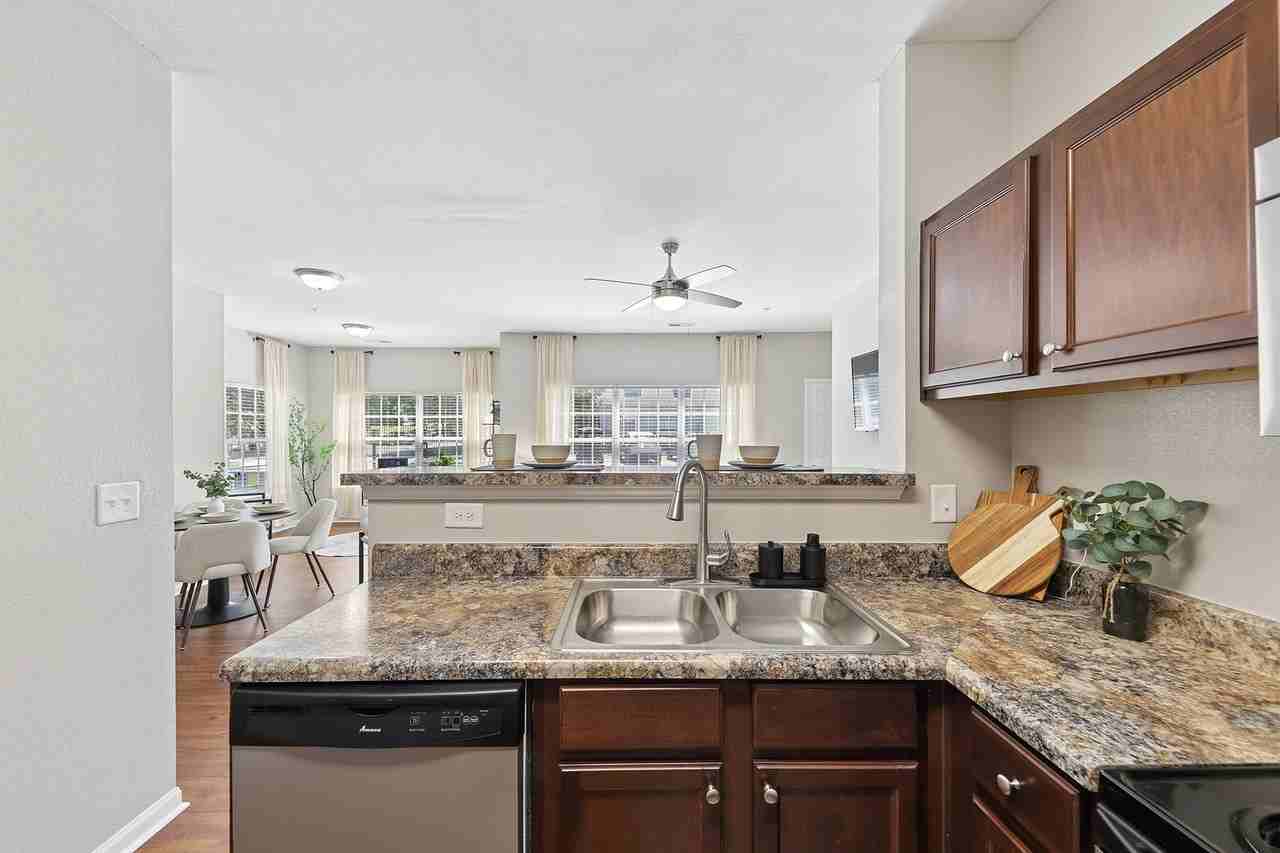 Vintage Retreat Apartments - Photo 4 of 32