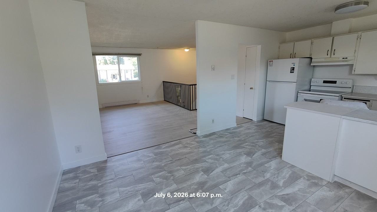 Pet Friendly 1,045 sq 2 BED / 1 BATH home - Photo 4 of 11