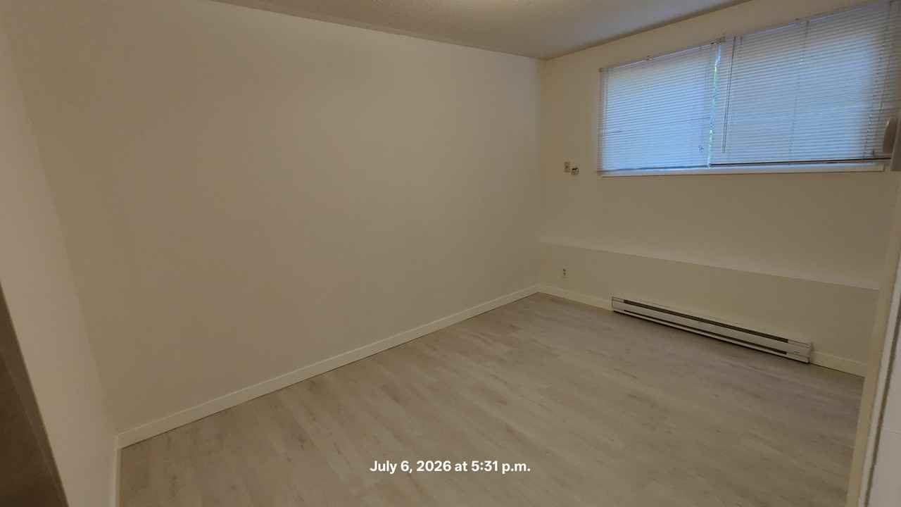 Pet Friendly 1,045 sq 2 BED / 1 BATH home - Photo 7 of 11