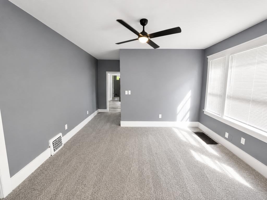 1686 Hazelwood St - Photo 4 of 11