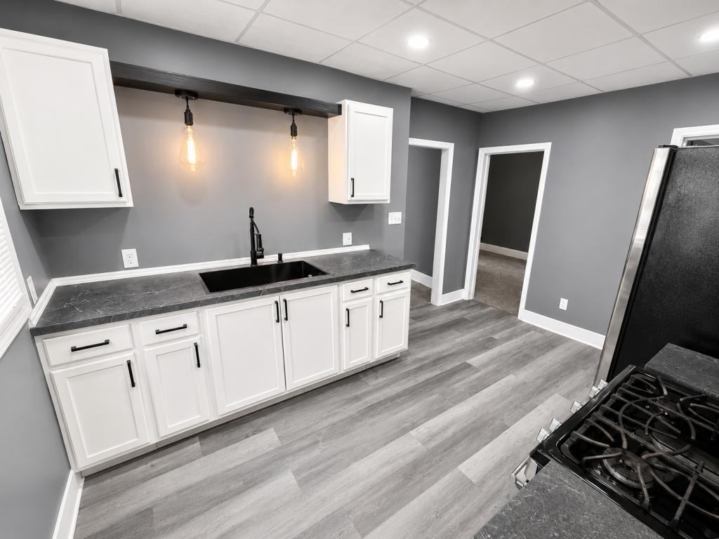 1686 Hazelwood St - Photo 6 of 11
